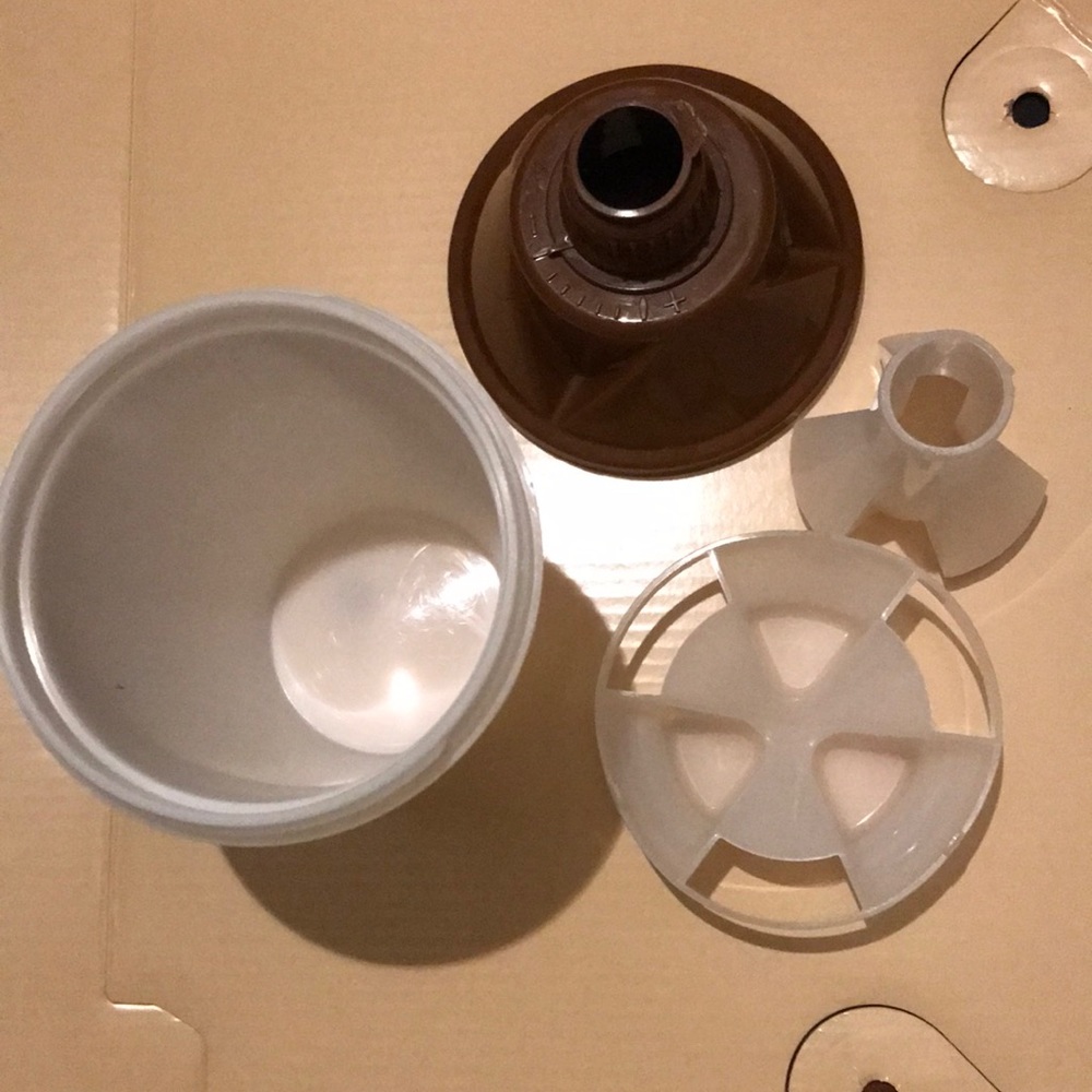 TUPPERWARE VINTAGE QUICK SHAKE MIXER BLENDER